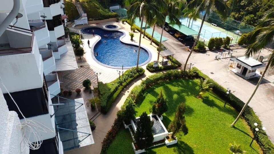 Susie'S Resort Seaview Suites At Sri Sayang บาตูเฟอริงกี ภายนอก รูปภาพ