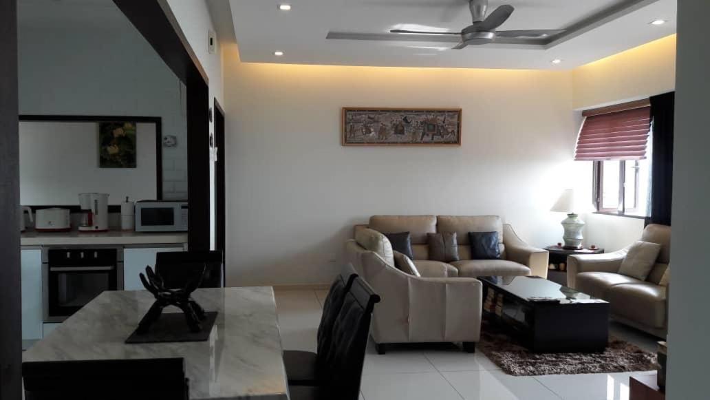 Susie'S Resort Seaview Suites At Sri Sayang บาตูเฟอริงกี ภายนอก รูปภาพ