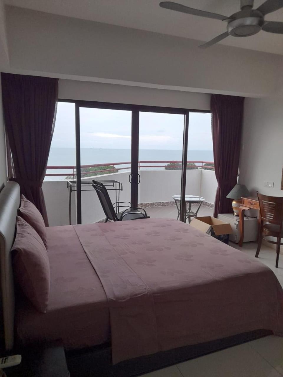Susie'S Resort Seaview Suites At Sri Sayang บาตูเฟอริงกี ภายนอก รูปภาพ