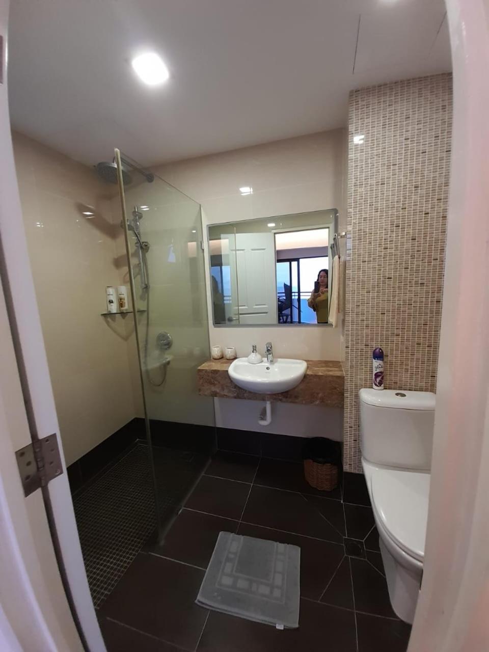 Susie'S Resort Seaview Suites At Sri Sayang บาตูเฟอริงกี ภายนอก รูปภาพ